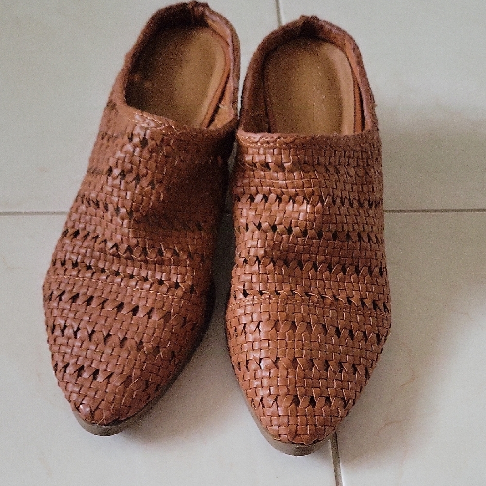 Universal Thread Tan Woven Mules